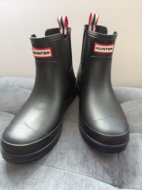 Hunter Black Short Rain Boots with Red-Trim Logo
